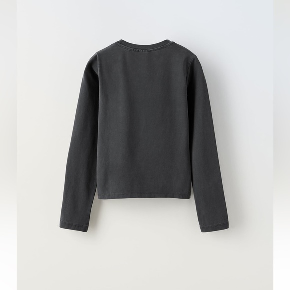 ✨SALE✨ ZARA VARSITY T-SHIRT
✨SALE✨ - Picture 2 of 5